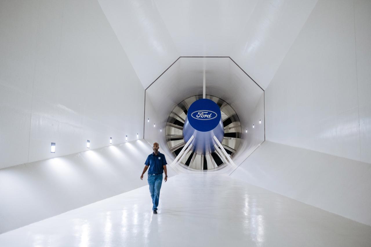 Ford's rolling road wind tunnel